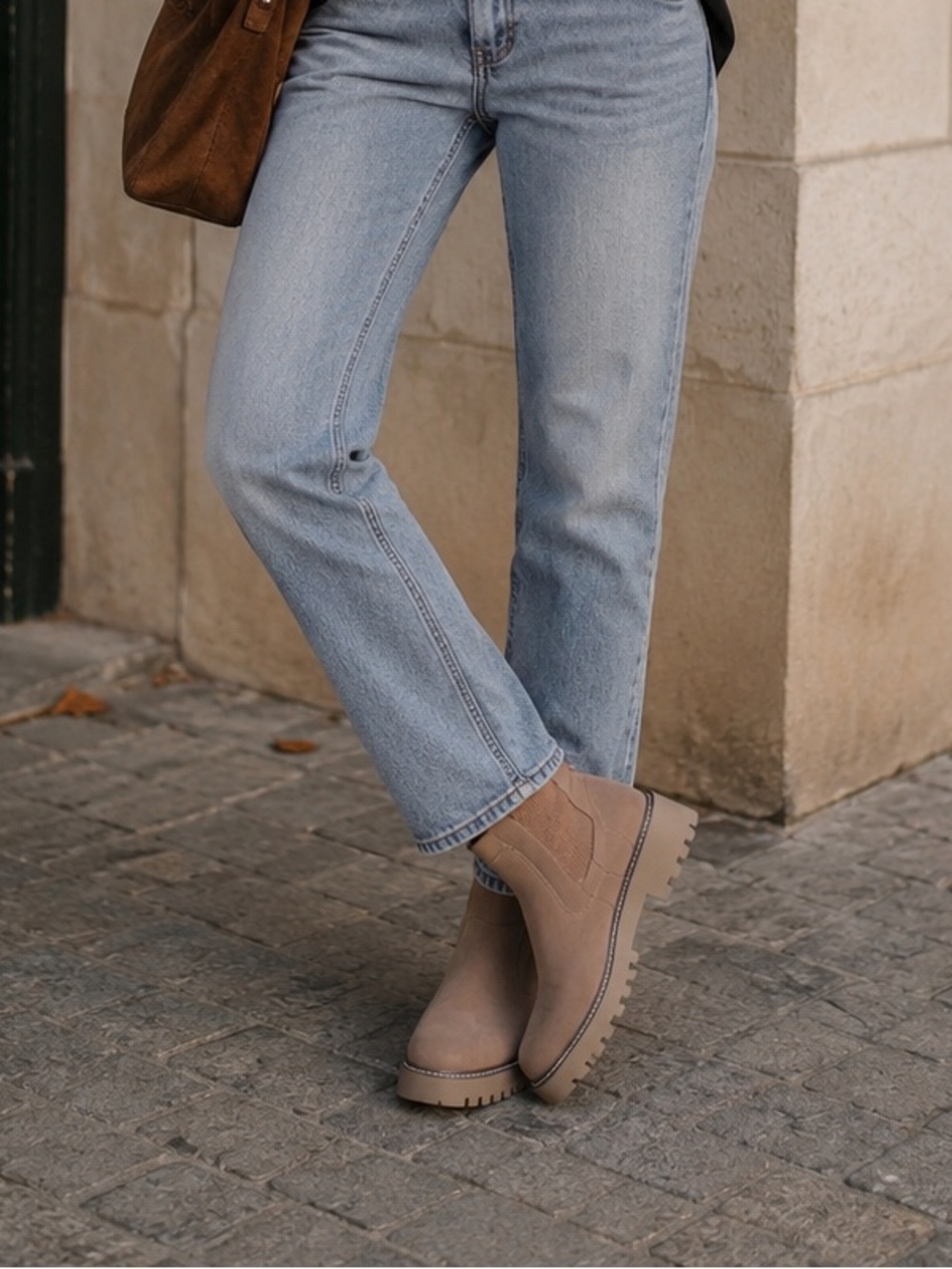 Women’s Chelsea Lug Boot in Taupe
